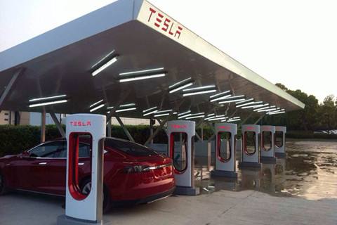 特斯拉將為辦公區域停車場提供免費充電站