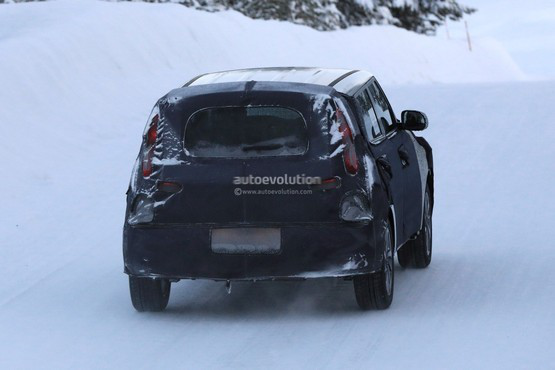 全新起亞Soul純電版諜照曝光