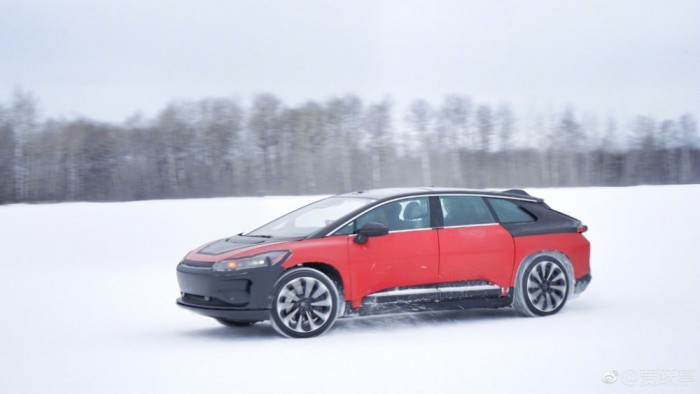 賈躍亭美國高寒雪地曬FF91 車身涂成中國紅上市在即