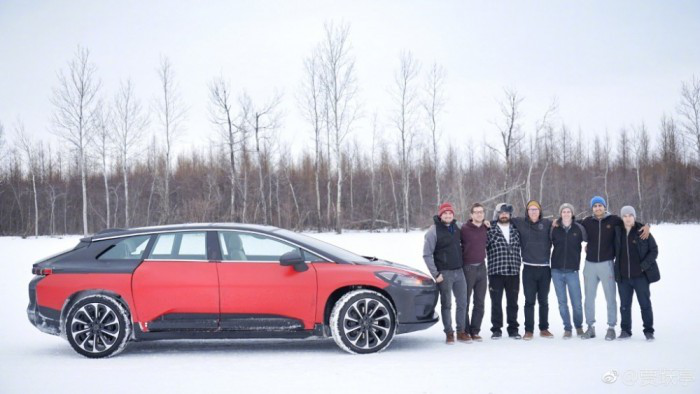 賈躍亭美國高寒雪地曬FF91 車身涂成中國紅上市在即