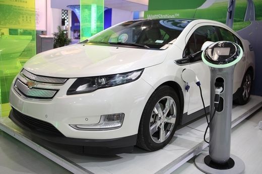 中國為何如此重視新能源汽車業發展？