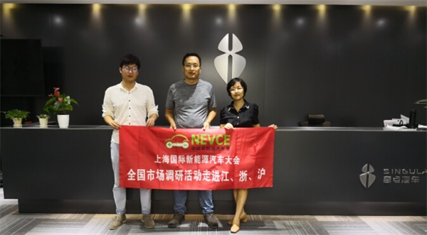 智能汽車：奇點(diǎn)iS6一款能懂你的輪式機(jī)器人