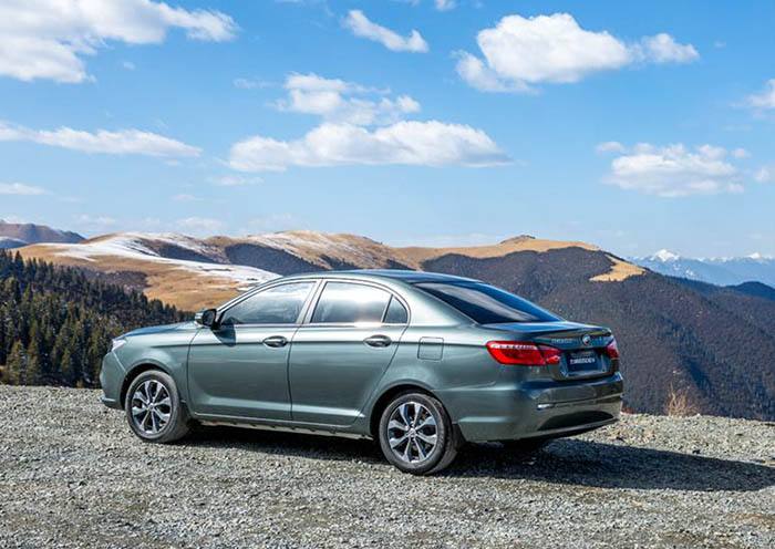 新能源汽車之路可以行穩(wěn)致遠(yuǎn)