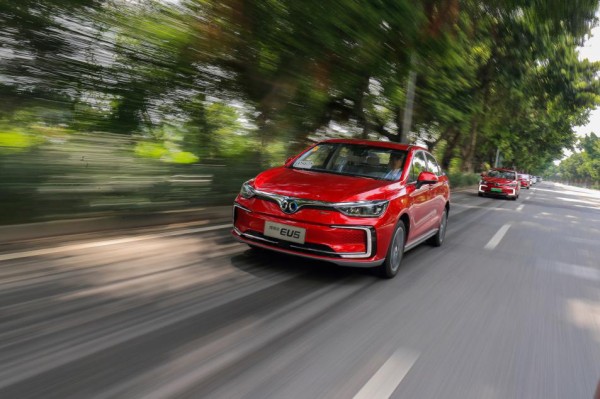 北汽新能源11月銷量奪冠，成國內(nèi)首家產(chǎn)銷超30萬的純電車企