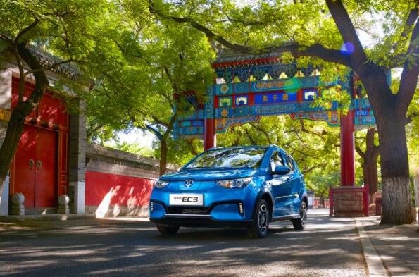 北汽新能源11月銷量奪冠，成國內(nèi)首家產(chǎn)銷超30萬的純電車企