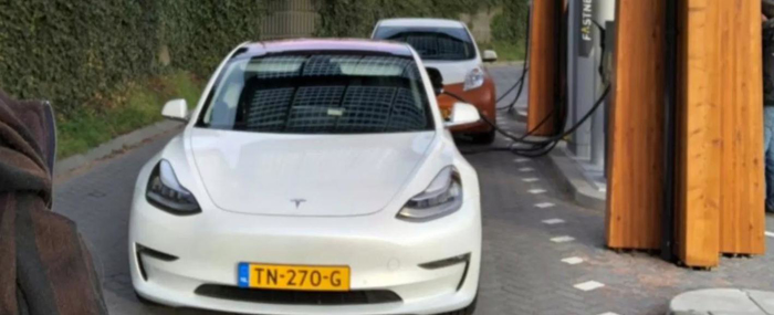 新款Model 3測試車亮相CCS充電站