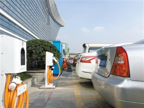 新能源汽車產業開始“擠泡沫” 四大問題請充電樁行業作答！