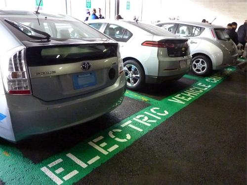 解決西安新能源汽車“充電難”問題 建議合理布局公共充電樁